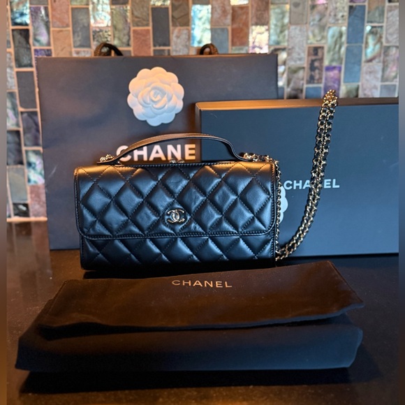 Chanel clutch/credit card holder with gold and black chain-cross body - Picture 1 of 6